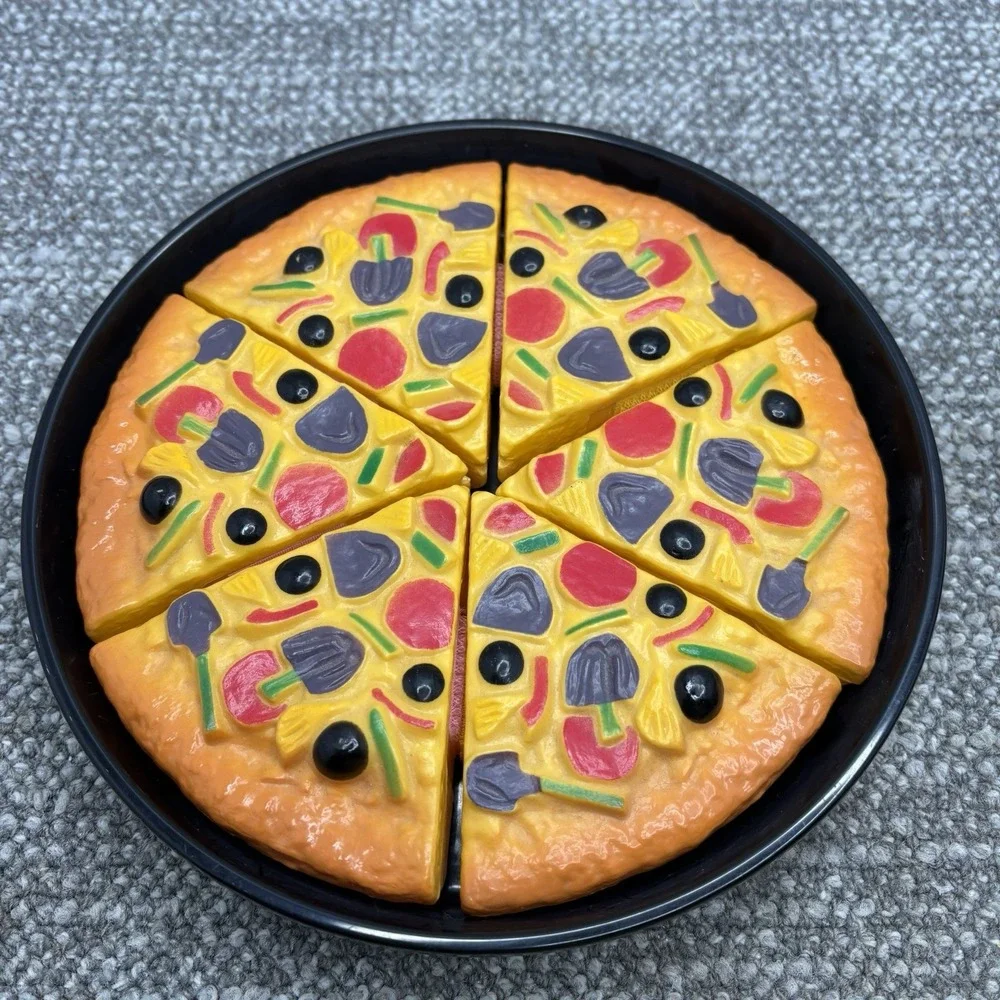 The Unbranded Brand play pizza